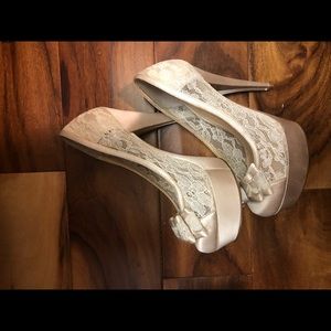 Enzo Angiolini lace heels